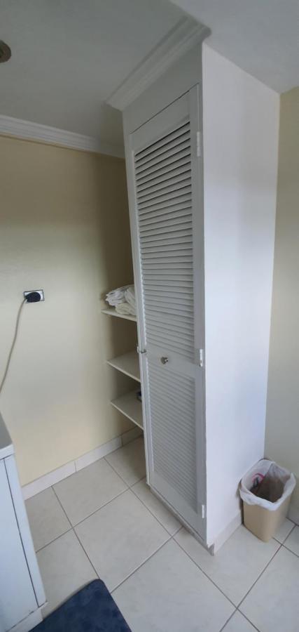ברידג'טאון Hastings Towers 4D - Studio Apt Opp Beach מראה חיצוני תמונה