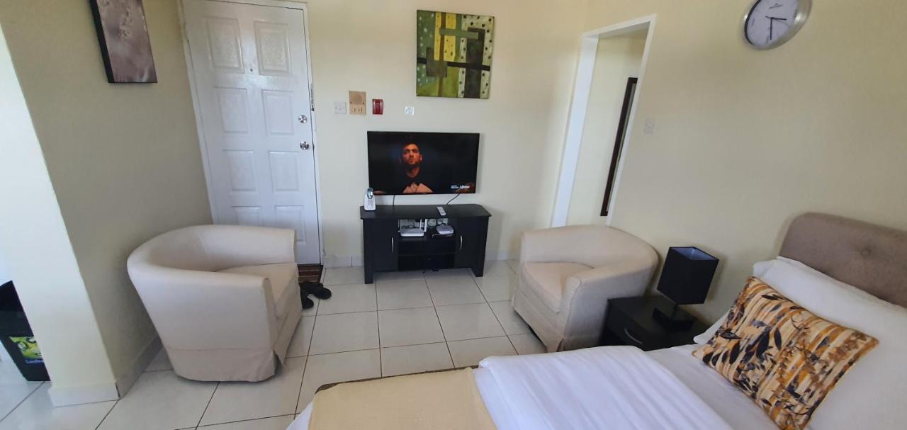 ברידג'טאון Hastings Towers 4D - Studio Apt Opp Beach מראה חיצוני תמונה