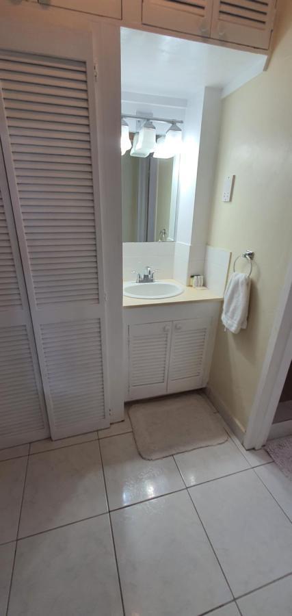 ברידג'טאון Hastings Towers 4D - Studio Apt Opp Beach מראה חיצוני תמונה